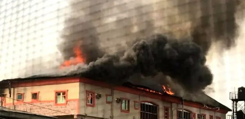 building on fire in surulere-lagos