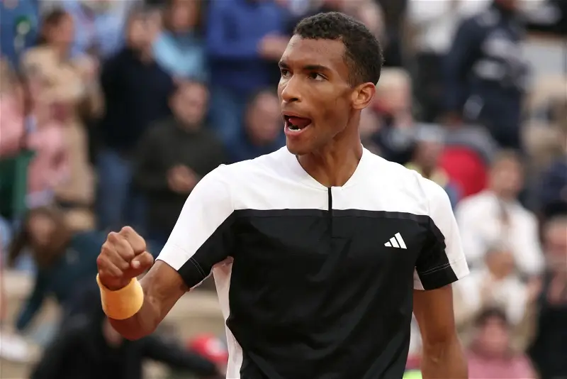 Auger-Aliassime-sets-up-Alcaraz-last-16-clash-at-French-Open